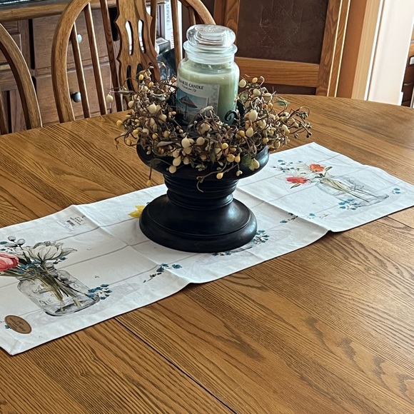 🌷 Farmhouse Floral Table Runner ~ By Park Designs🌷 - Picture 8 of 14
